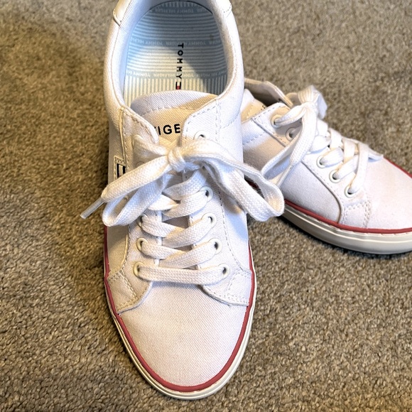 Tommy Hilfiger canvas sneakers 6.5 - Picture 2 of 6